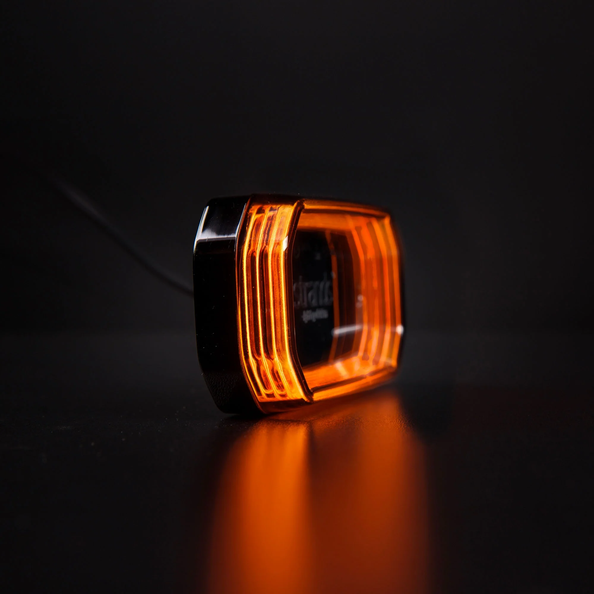 FOR9T SCALE AMBER SIDE MARKER - Image 3